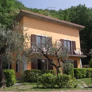 https://villa-girasole-torri-del-benaco.hotelinveneto.com